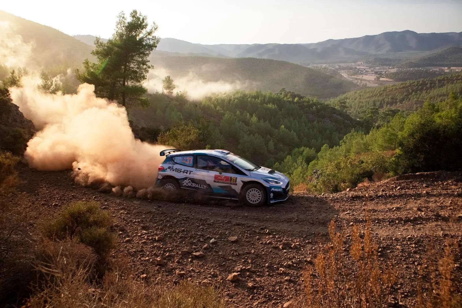 Rallybil i svensk skog – motorsport med IPTV